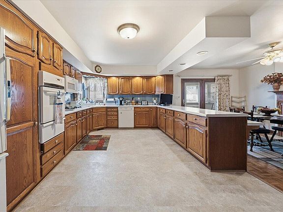 4th image of 1125 Woodhollow Dr