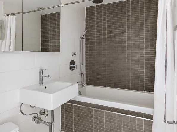 802 Dean Street image 8 of 10