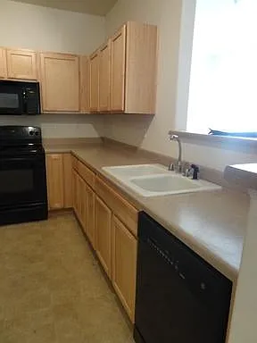 2 bed, 2.0 bath, 1121 sqft, $1,800 — Photo 2