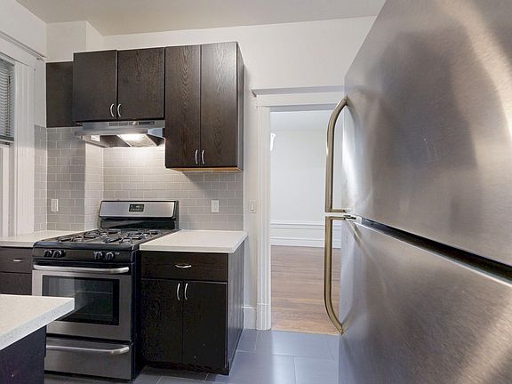 2nd image of 720 Jones St #9