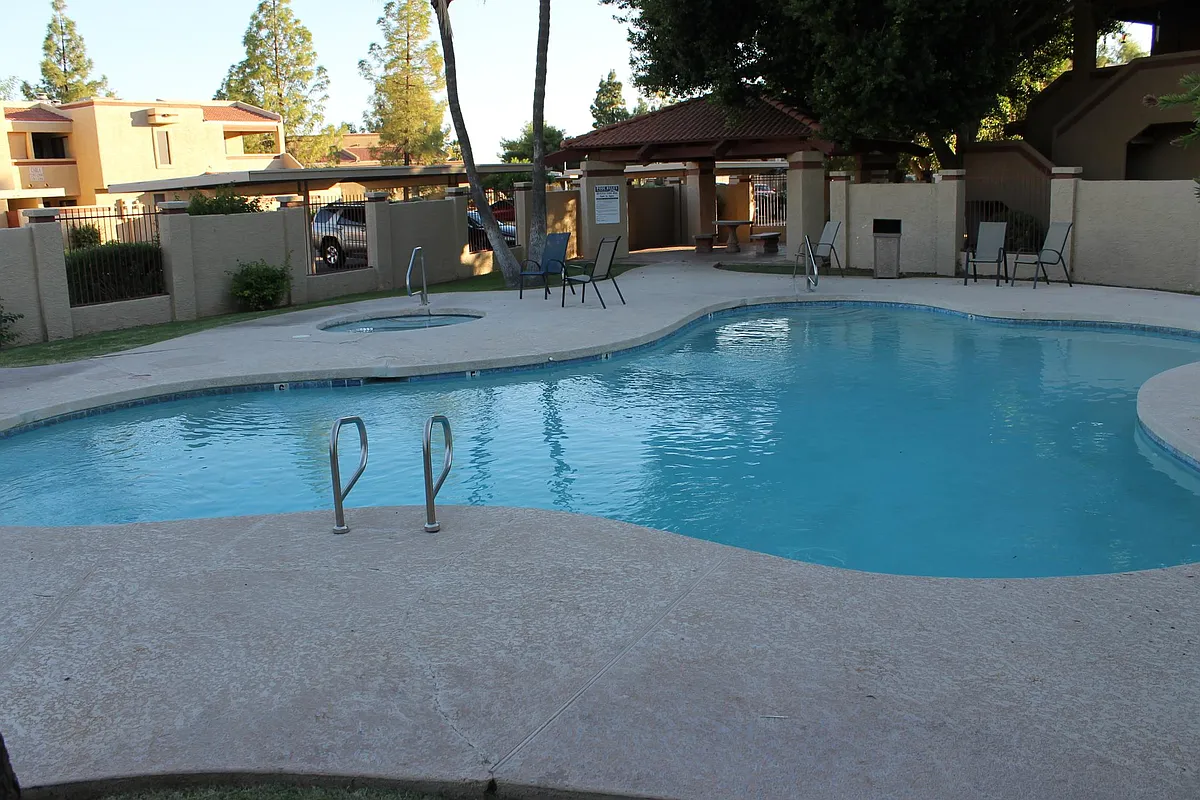 Building Photo - 850 S River Dr #1100