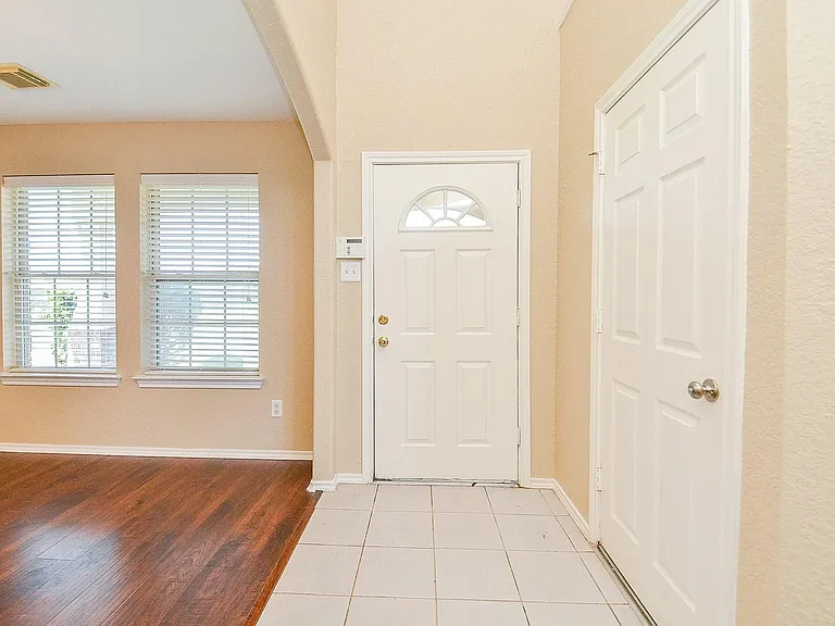 6419 Bennington Springs Dr — Photo 4