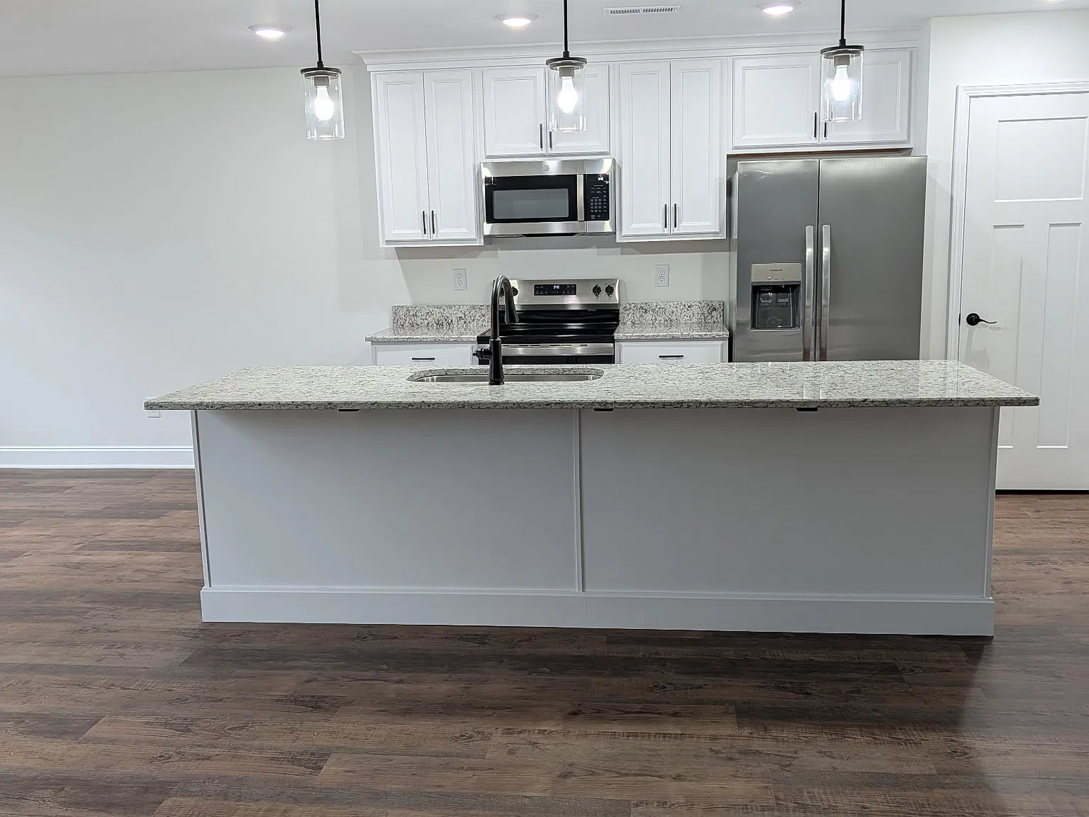 3 bed, 1500 sqft, $2,750 — Photo 3