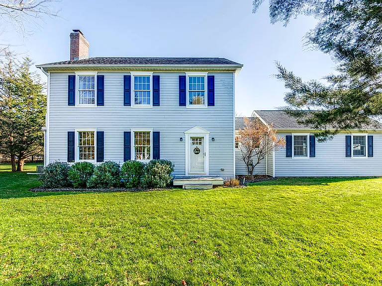 72 Long Ln — Photo 1