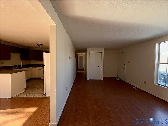 3rd image of 3901 Old Warwick Rd