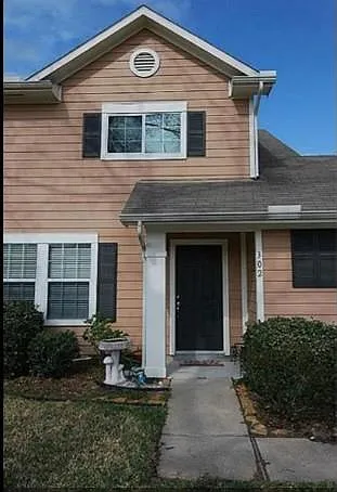 302 Kings Port St — Photo 3