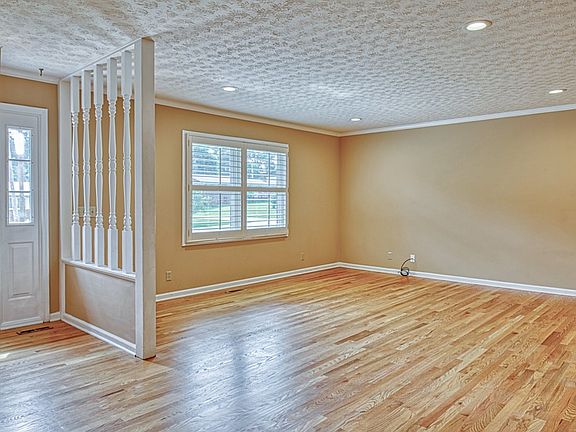 5th image of 925 Miller Ave