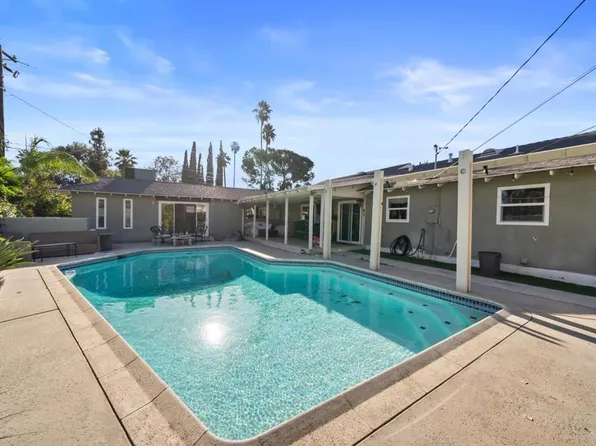 2951 Mockingbird Ln, Hemet, CA 92544