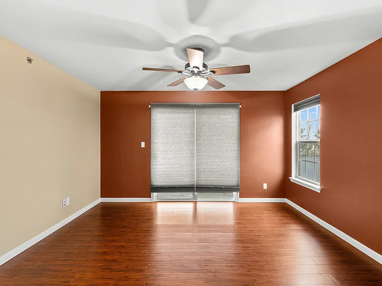 10201 Spring Creek Ln — Photo 13