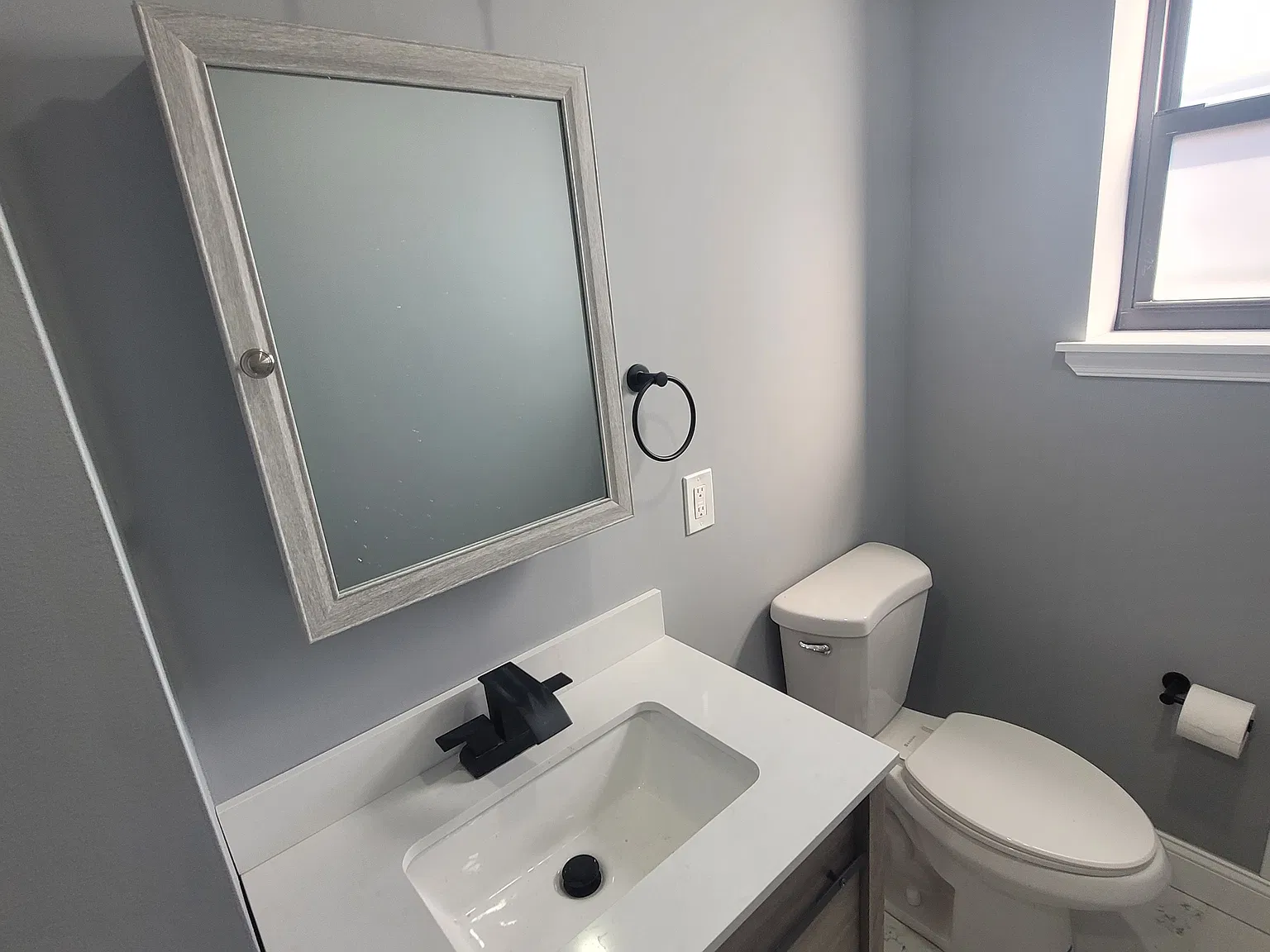 2 bed, 1000 sqft, $1,750 — Photo 2