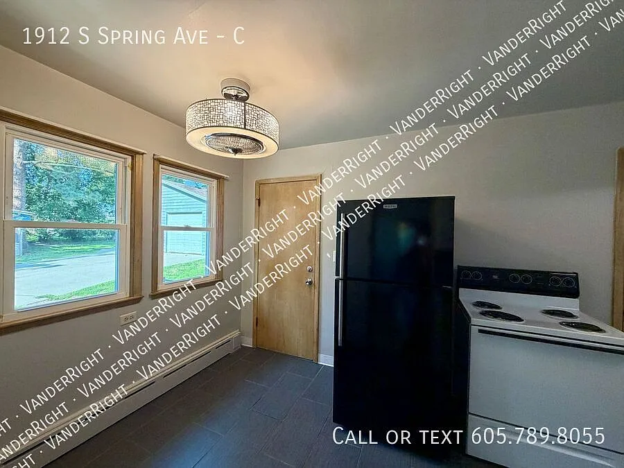 Cozy 1 Bedroom Apartment! — Photo 4