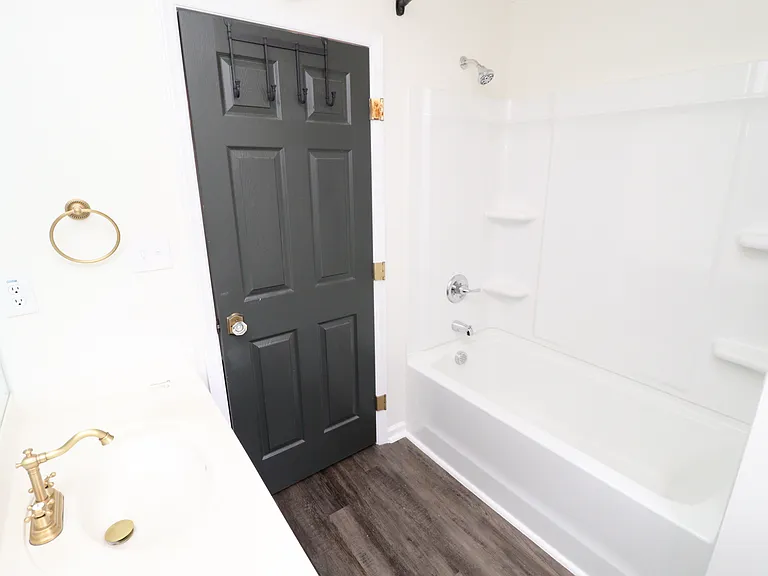 504 Noonday Ct — Photo 28