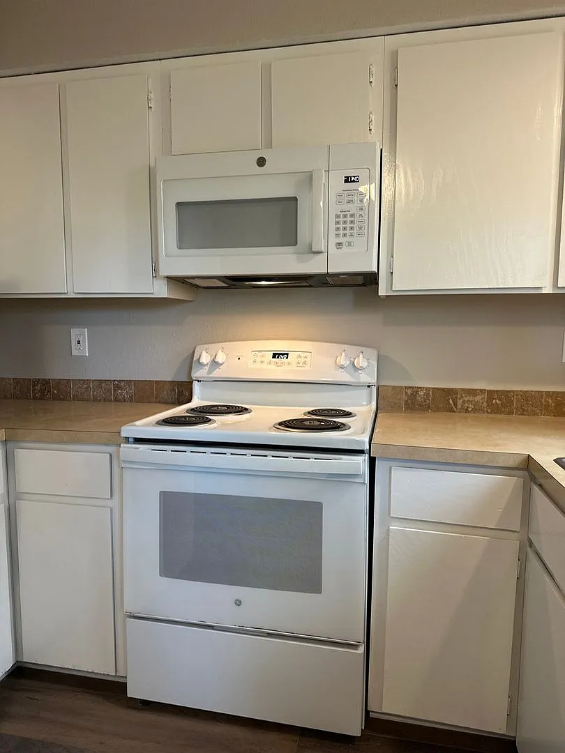 Building Photo - McKinley SE 4-Plex - 000SE-MCKI-00