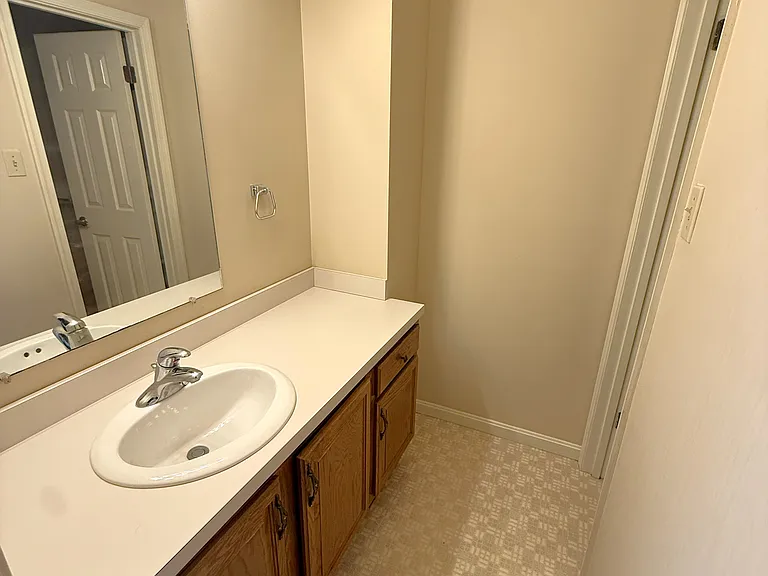 5446 Oxford Dr — Photo 8