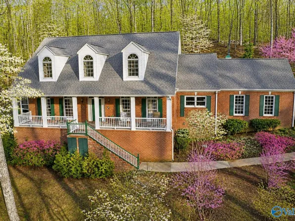 138 Greenbriar Rd, Gadsden, AL 35901