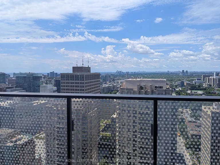 11 Wellesley St W #3208 — Photo 4