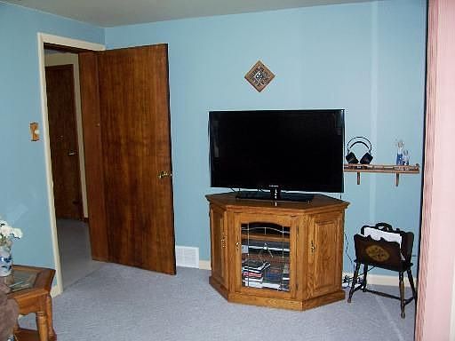 1st image of 383 Patricia Dr