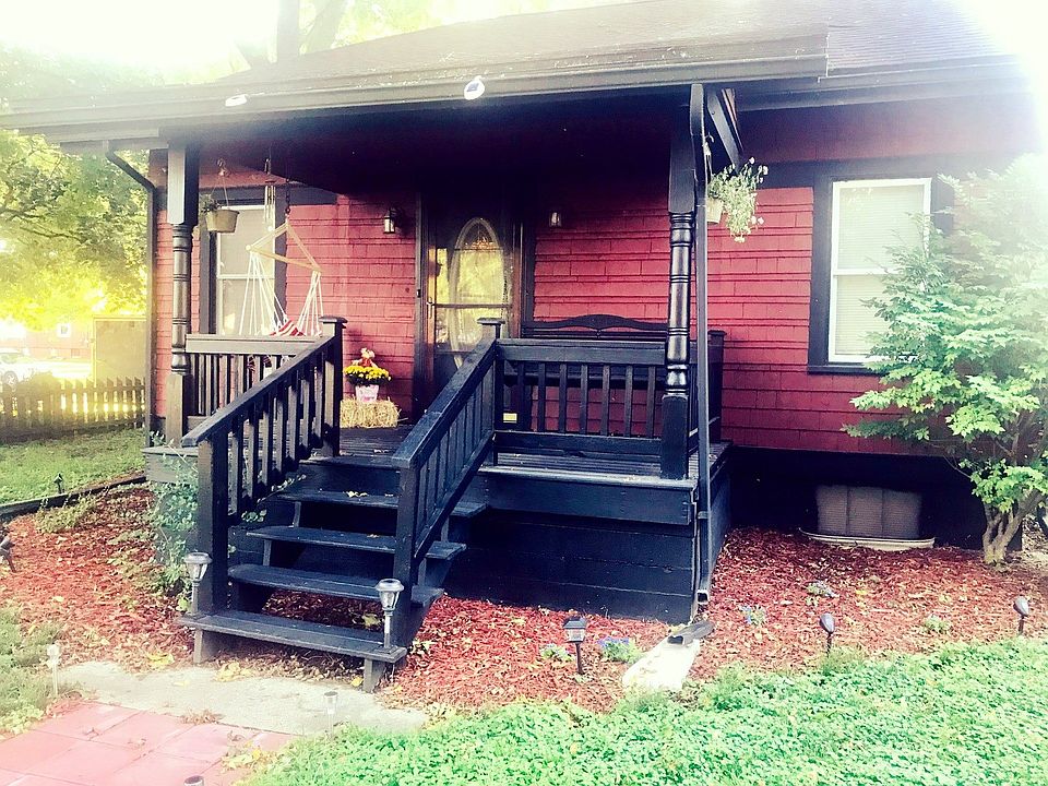 1st image of 218 S Everett St