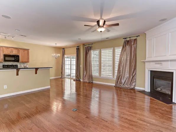 10218 Blakeney Preserve Dr, Charlotte, NC 28277