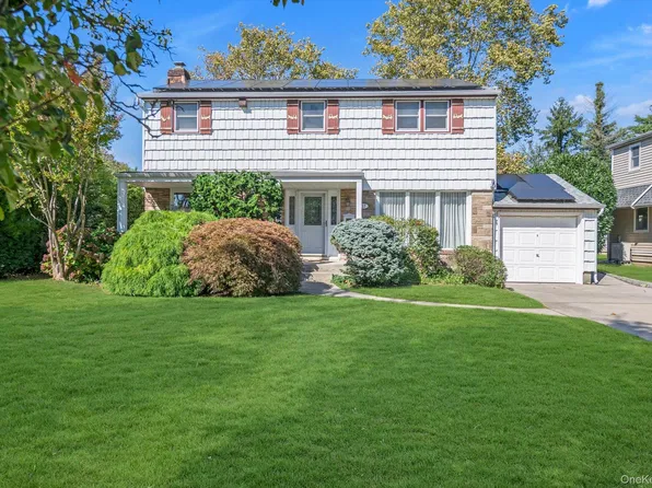 17 Joseph Street, New Hyde Park, NY 11040