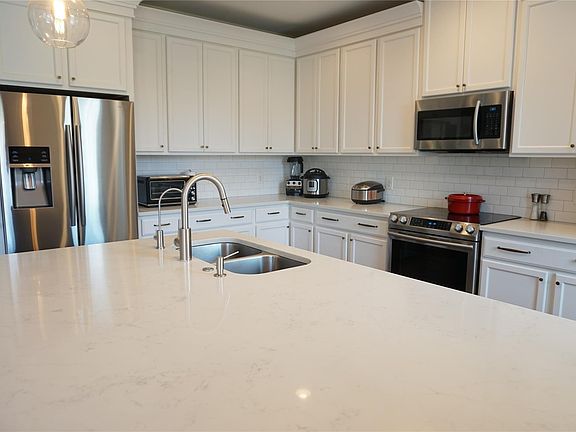 3rd image of 8604 Capitol View Dr
