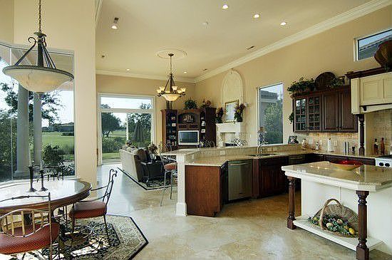 Great Room w/Kitchen