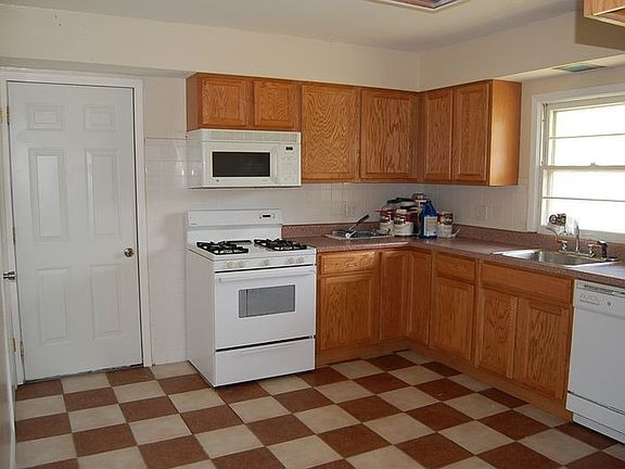 Updated eat in Kitchen