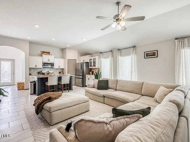 329 Samuel Vista St — Photo 4