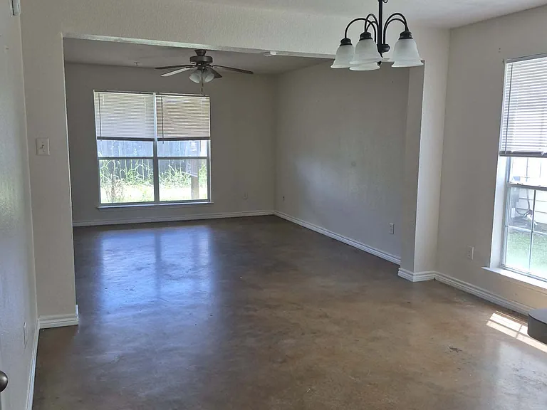 4004 Cambridge Dr #D — Photo 7