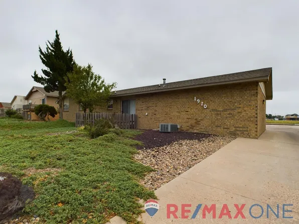 1910 NE Harding Ave, Garden City, KS 67846