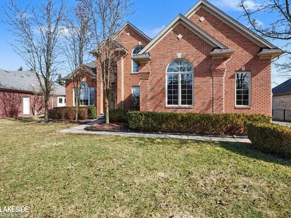 57240 Covington Dr, Washington, MI 48094