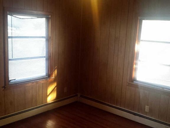 4th image of 2424 Howard Ave NE
