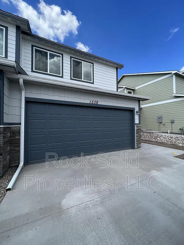 3 bed, 2.5 bath, 1568 sqft, $2,250 — Photo 1