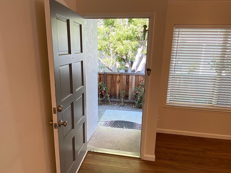 1st image of 946 E Evelyn Ave