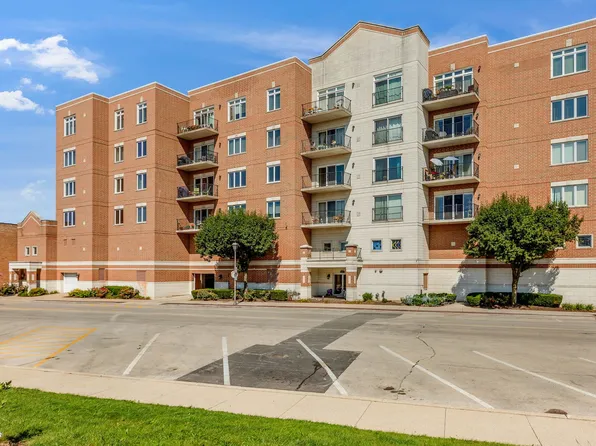8822 Brookfield Ave Unit 406, Brookfield, IL 60513