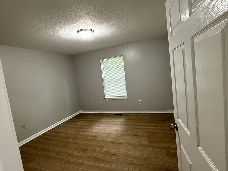 800 Lullwater Rd — Photo 24