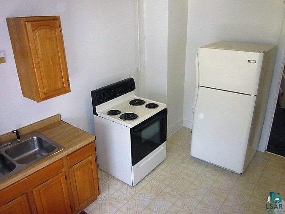 2nd image of 1221 E 5th St APT 2