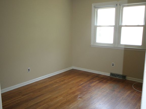 Upstairs Side Bedroom