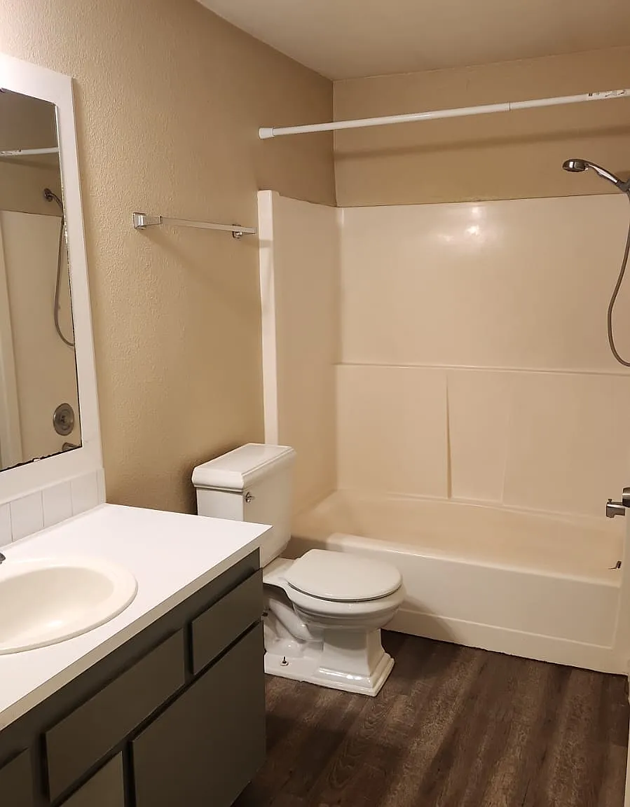 2 bed, 885 sqft, $1,899 — Photo 3