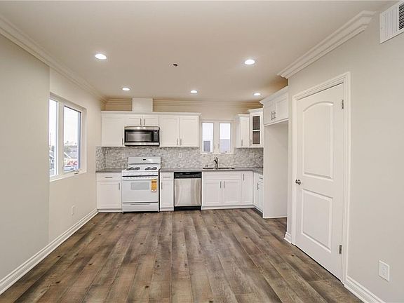 4th image of 4733 Oakwood Ave