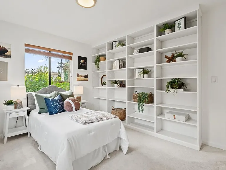 7242 Sharon Dr — Photo 10