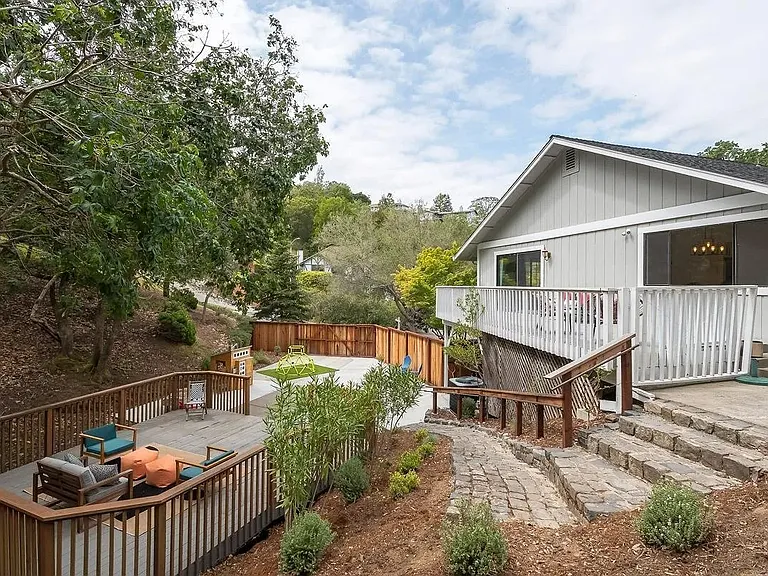 101 Brown Dr — Photo 3