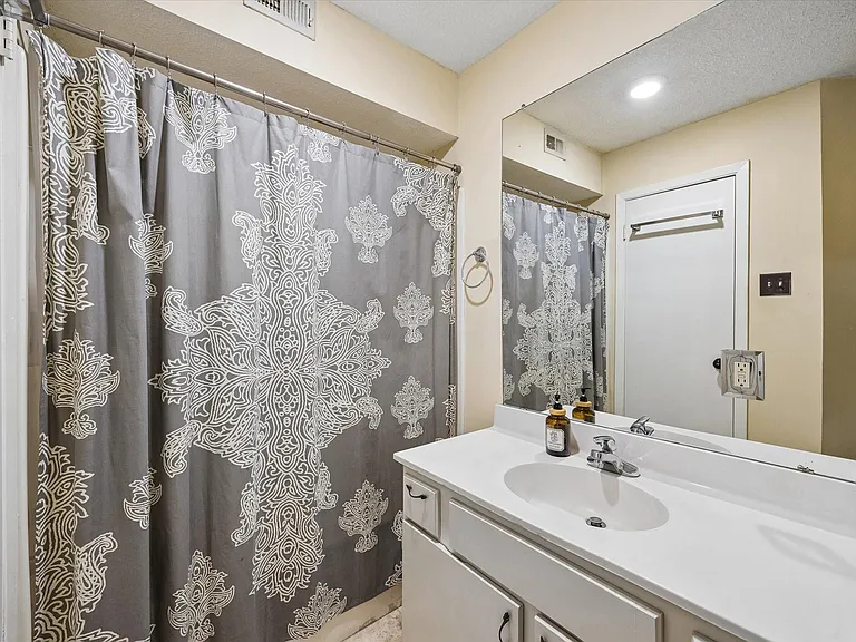 963 Althea Dr — Photo 16