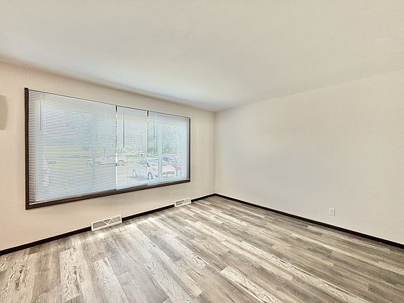 5th image of 117 York Rd #2