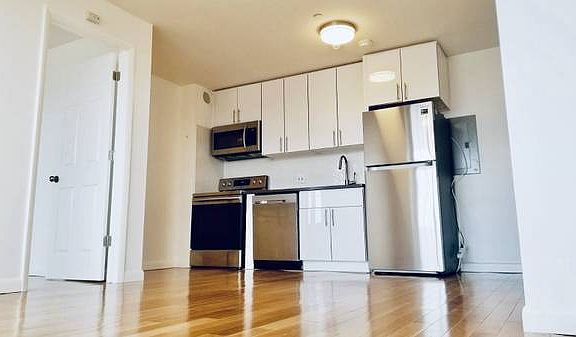 3rd image of 366 Stockton St #7DA