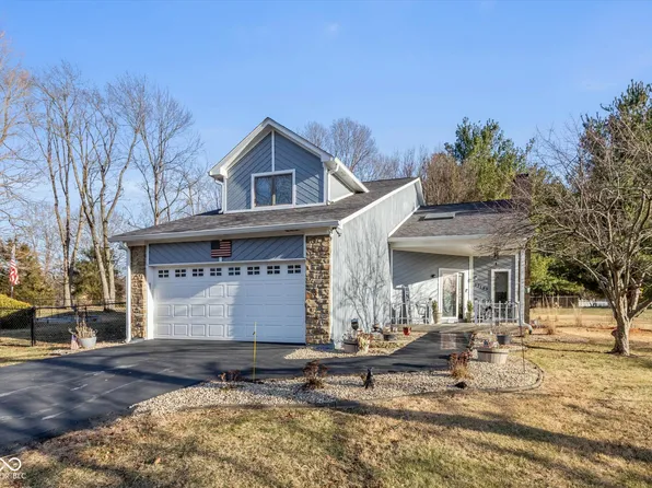12189 N Cedarview Dr, Mooresville, IN 46158