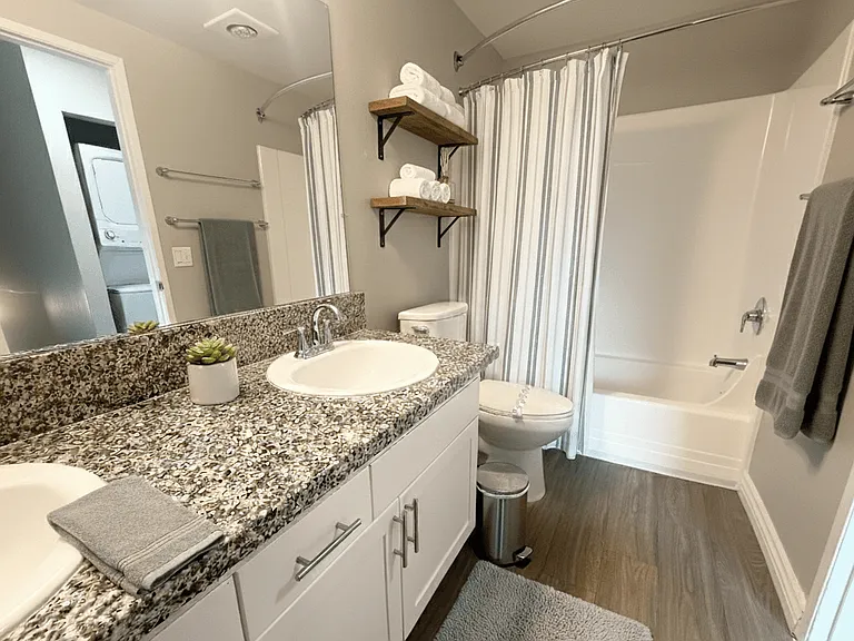 Serena Vista Apartment Homes — Photo 15