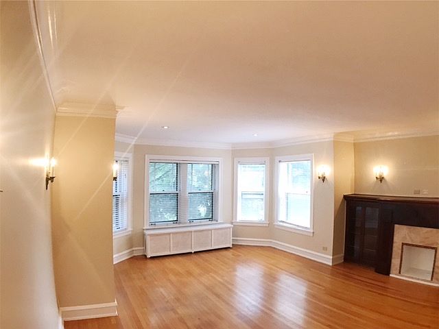 1st image of 124 N Austin Blvd #2S