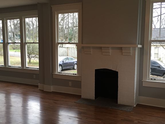 10' ceilings...tall windows 