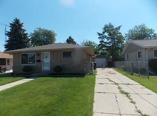 1737 W Lawn Ave, Racine, WI 53405